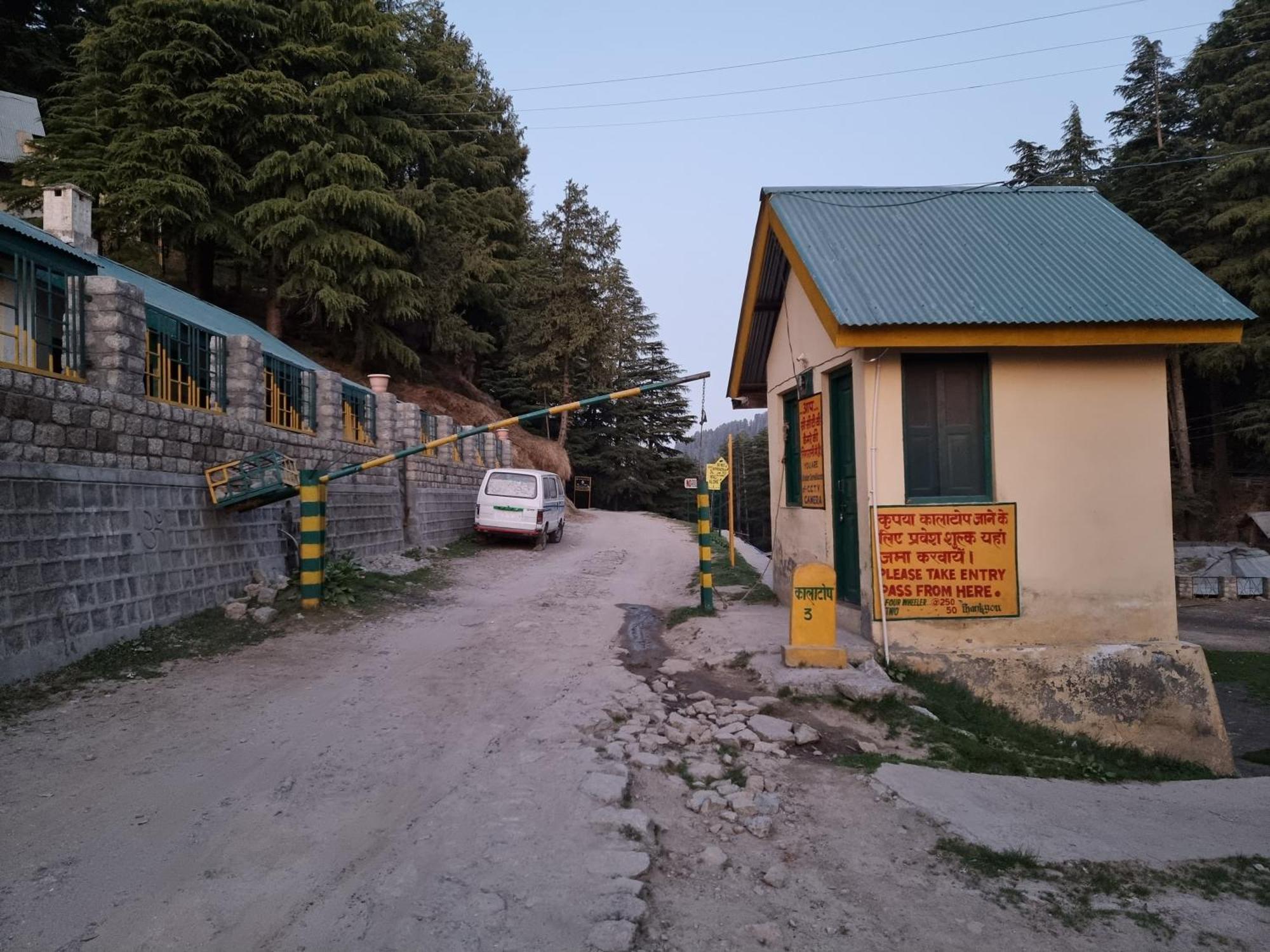 Forest Vibes Kalatop-Rooms And Restaurant Dalhousie Exterior photo